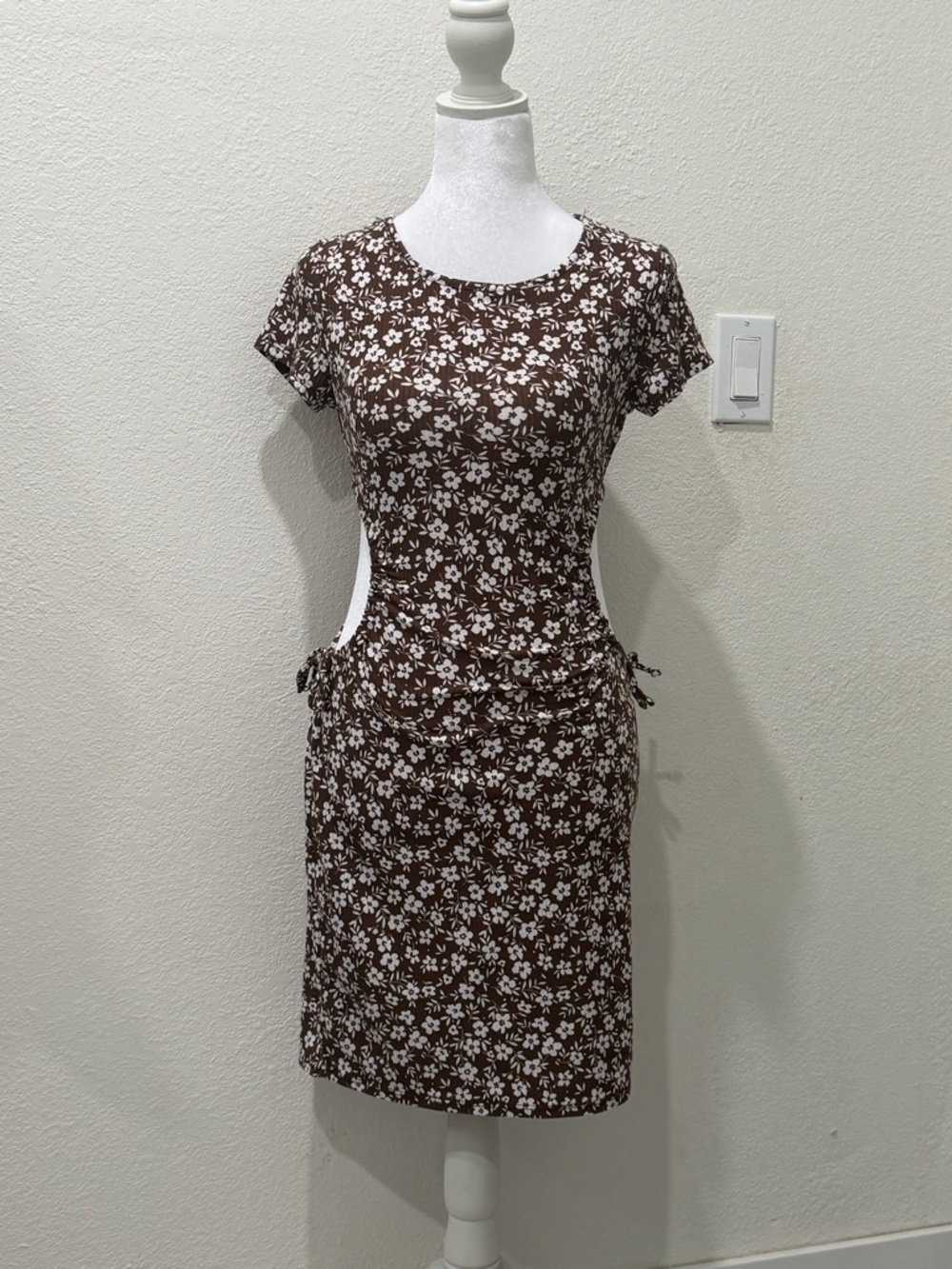 Brown Floral Cutout Short Sleeve Dress